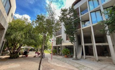 Local comercial en planta baja hacia el andador en venta, Aldea Zama, Tulum