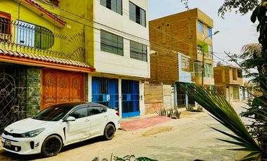 Casa De 3 Pisos En Av De Doble Via En San Pedro - Carabayllo