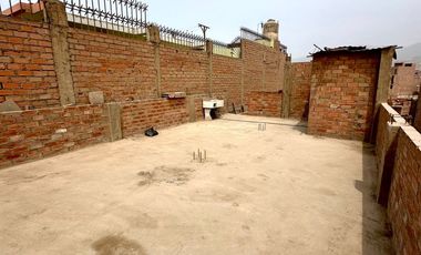 Casa De 3 Pisos En Av De Doble Via En San Pedro - Carabayllo