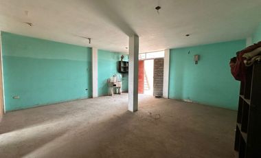 Casa De 3 Pisos En Av De Doble Via En San Pedro - Carabayllo