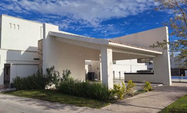 CASA EN RENTA SEMINUEVA