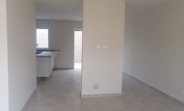 CASA EN RENTA SEMINUEVA