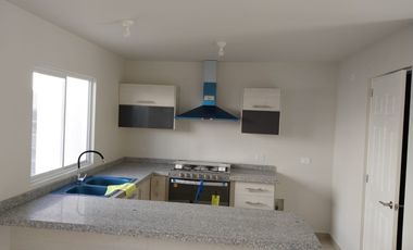 CASA EN RENTA SEMINUEVA