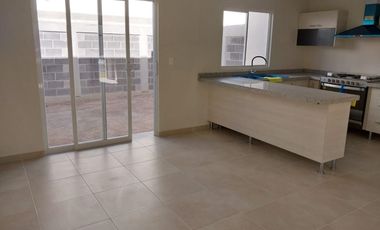 CASA EN RENTA SEMINUEVA