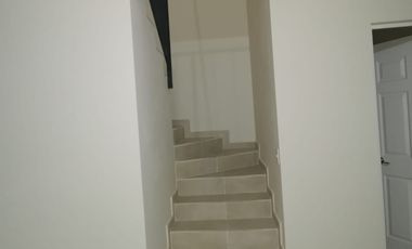 CASA EN RENTA SEMINUEVA