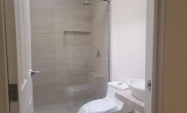 CASA EN RENTA SEMINUEVA