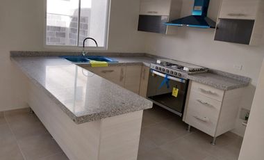 CASA EN RENTA SEMINUEVA