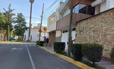 EXCELENTE OPORTUNIDAD DE INVERSIÓN  CASA EN REMODELACION. COL. ARBOLEDAS DE GUADALUPE