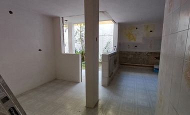 EXCELENTE OPORTUNIDAD DE INVERSIÓN  CASA EN REMODELACION. COL. ARBOLEDAS DE GUADALUPE