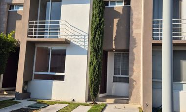 Rento casa en Arenza, Zakia, con salón de usos múltiples, terraza con asador, alberca y juegos infantiles para disfrutar con tu familia!