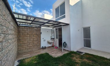 Rento casa en Arenza, Zakia, con salón de usos múltiples, terraza con asador, alberca y juegos infantiles para disfrutar con tu familia!