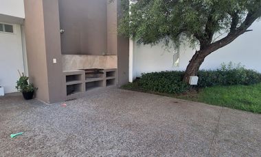 Rento casa en Arenza, Zakia, con salón de usos múltiples, terraza con asador, alberca y juegos infantiles para disfrutar con tu familia!