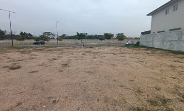 Terreno de venta en el km 2.5 de la Vía a Samborondón, 433,36 m2.