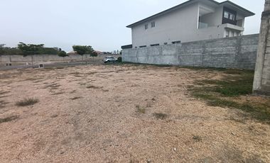 Terreno de venta en el km 2.5 de la Vía a Samborondón, 433,36 m2.