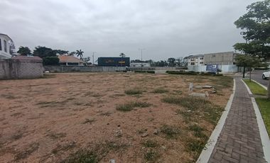 Terreno de venta en el km 2.5 de la Vía a Samborondón, 433,36 m2.