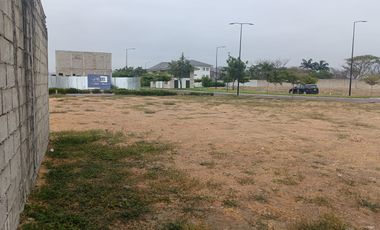 Terreno de venta en el km 2.5 de la Vía a Samborondón, 433,36 m2.