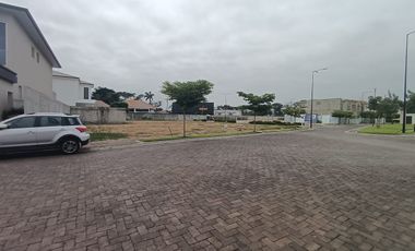 Terreno de venta en el km 2.5 de la Vía a Samborondón, 433,36 m2.