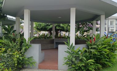 Terreno de venta en el km 2.5 de la Vía a Samborondón, 433,36 m2.