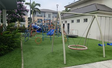 Terreno de venta en el km 2.5 de la Vía a Samborondón, 433,36 m2.