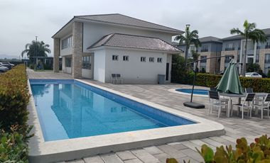 Terreno de venta en el km 2.5 de la Vía a Samborondón, 433,36 m2.