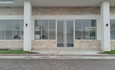 Terreno de venta en el km 2.5 de la Vía a Samborondón, 433,36 m2.