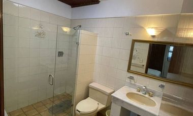 HERMOSA CASA EN VENTA EN LA EXCLUSIVA ZONA DE EXPO GUADALAJARA