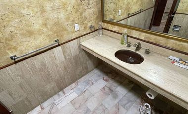 HERMOSA CASA EN VENTA EN LA EXCLUSIVA ZONA DE EXPO GUADALAJARA