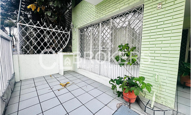 CASA EN MONUMENTAL