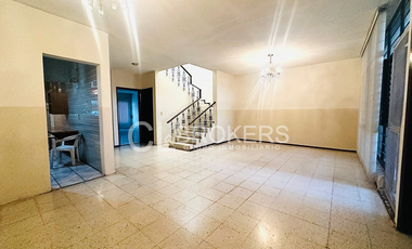 CASA EN MONUMENTAL