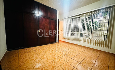 CASA EN MONUMENTAL