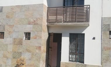 SE RENTA casa amueblada en Bosques del Dorado