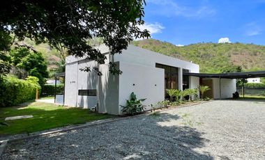 TE BRINDO FINCA LA FLORA EN ALQUILER LLAMANOS AL3242847718 DISPONIBLE PARA TEMPORADA VEN A COMPARTIR!!