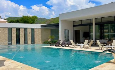 TE BRINDO FINCA LA FLORA EN ALQUILER LLAMANOS AL3242847718 DISPONIBLE PARA TEMPORADA VEN A COMPARTIR!!