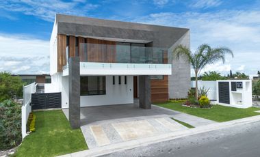 CASA EN VENTA EN FRACCIONAMIENTO LOMAS DE COCOYOC MORELOS