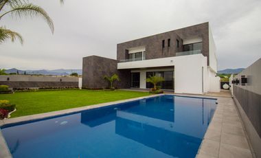 CASA EN VENTA EN FRACCIONAMIENTO LOMAS DE COCOYOC MORELOS