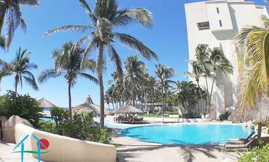 Departamento de playa con terraza y vista frontal al mar