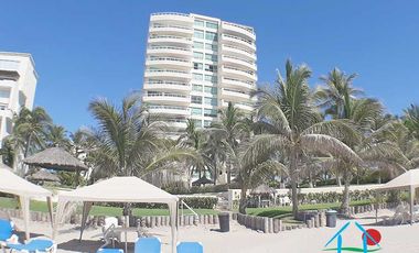 Departamento de playa con terraza y vista frontal al mar