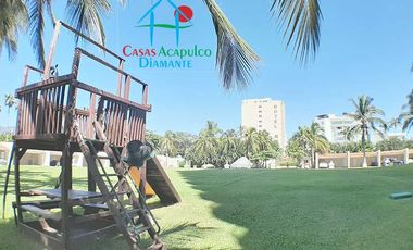 Departamento de playa con terraza y vista frontal al mar