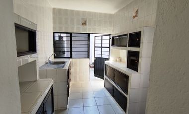 Casa sola de un solo nivel con 2 recámaras en la Col. La Pradera de Cuernavaca, Mor.