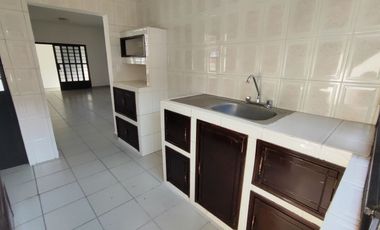 Casa sola de un solo nivel con 2 recámaras en la Col. La Pradera de Cuernavaca, Mor.