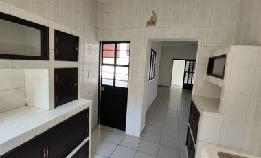 Casa sola de un solo nivel con 2 recámaras en la Col. La Pradera de Cuernavaca, Mor.