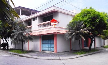 Alquiler de Casa con uso de suelo comercial en Garzota