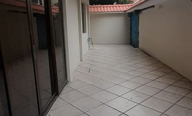 Alquiler de Casa con uso de suelo comercial en Garzota