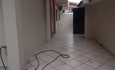 Alquiler de Casa con uso de suelo comercial en Garzota