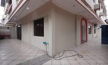 Alquiler de Casa con uso de suelo comercial en Garzota