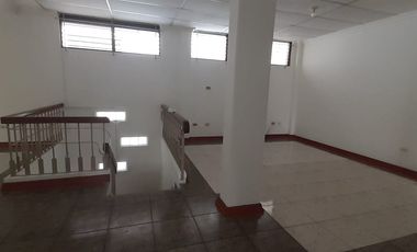Alquiler de Casa con uso de suelo comercial en Garzota
