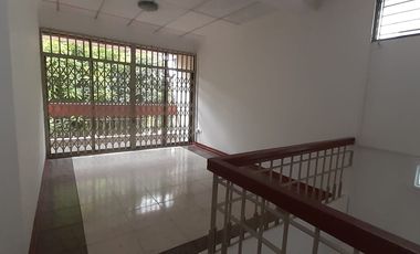 Alquiler de Casa con uso de suelo comercial en Garzota