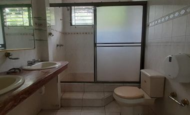 Alquiler de Casa con uso de suelo comercial en Garzota