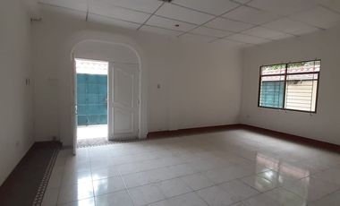 Alquiler de Casa con uso de suelo comercial en Garzota