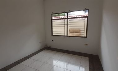 Alquiler de Casa con uso de suelo comercial en Garzota